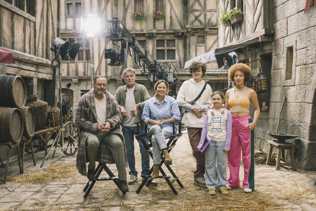 
                                                Loups-Garous : faut-il voir le nouveau film Netflix adapté du jeu de société culte ?                    