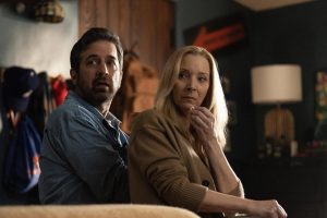 Derrière la façade : quels sombres secrets cache cette série avec Lisa Kudrow ?
