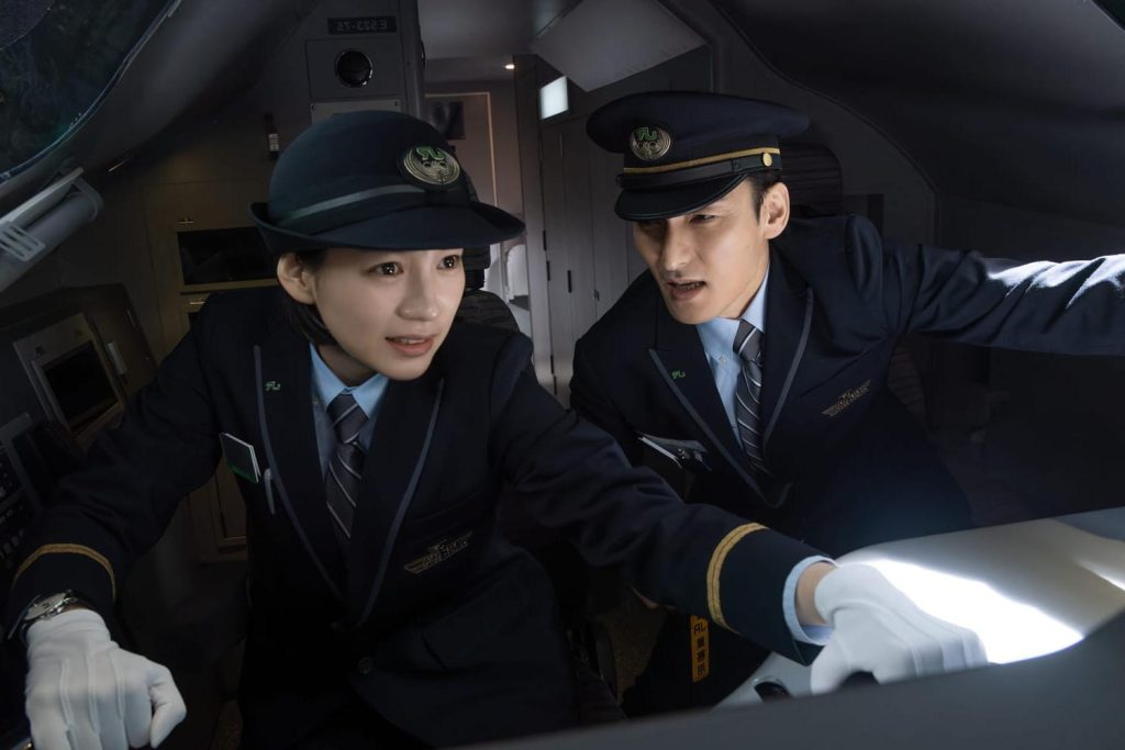 
                                                Bullet train explosion : une course contre-la-montre angoissante dans le nouveau film de Netflix                    