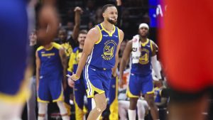 SI:AM | Vintage Stephen Curry Performance Leads Warriors Over Rockets