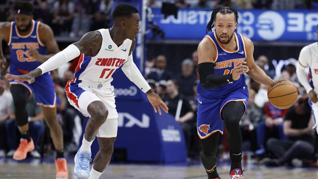 Knicks Star Jalen Brunson Exits Game 4 vs. Pistons After Tweaking Right Ankle