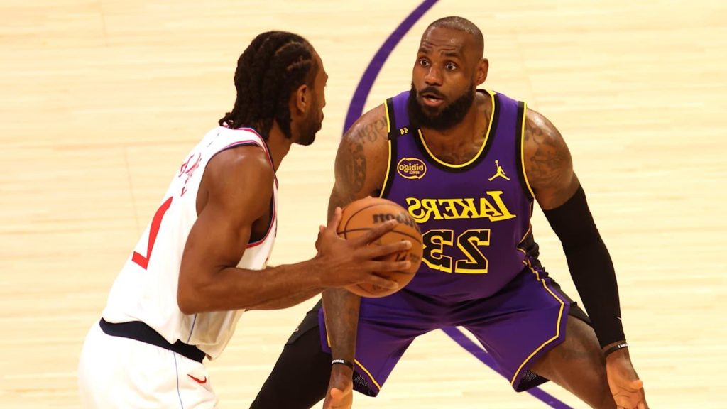 LeBron James's Workout at Clippers-Branded Facility Is Not What It Seems