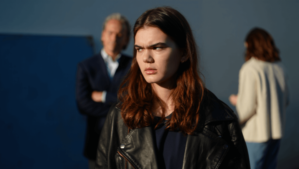 "She Has So Little Experience of Real Life" Ignites Feud With Co-Stars in 2025, Here’s What Changes
