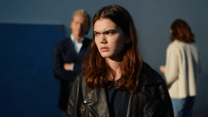 "She Has So Little Experience of Real Life" Ignites Feud With Co-Stars in 2025, Here’s What Changes
