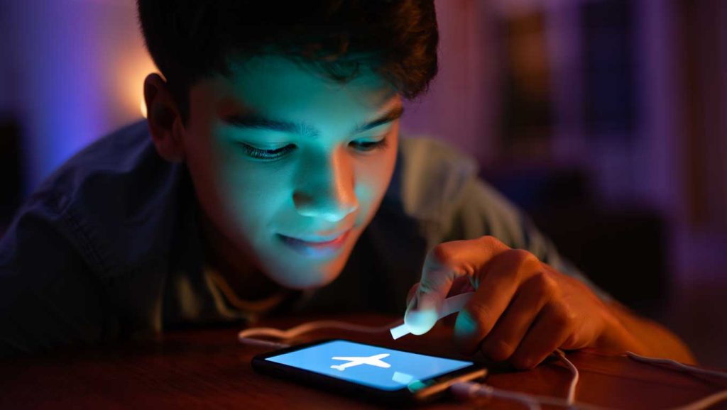 Why putting your phone in airplane mode before charging makes the battery last longer