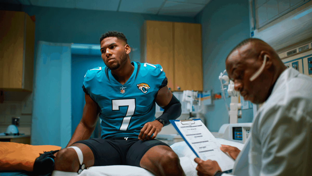 Travis Hunter undergoes successful knee surgery, likely out until 2026