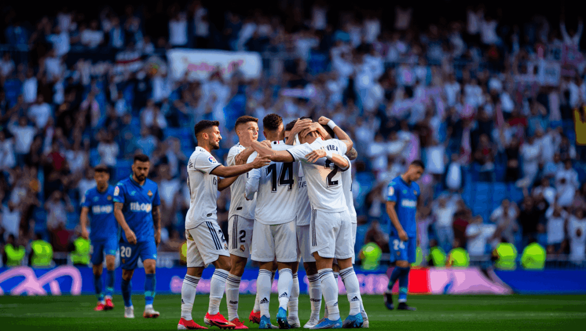Real Madrid faces Elche as favorites with 72% winning odds, looks to extend 17-game unbeaten streak