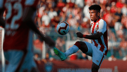 Internacional favored over Santos with 57% home win rate, dominates 18-13 in head-to-head matchups