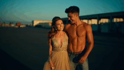 Courtney King shows up at Dancing With the Stars finale last night to support boyfriend Dylan Efron