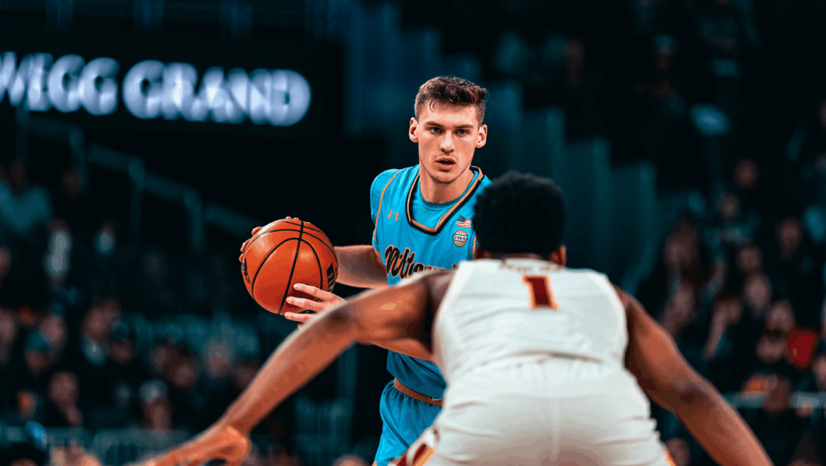 Notre Dame takes on No. 3 Houston in high-stakes Players Era consolation game this afternoon in Las Vegas