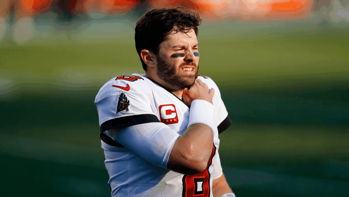 Baker Mayfield suffers left shoulder injury on Sunday Night Football, returns to game vs. Rams