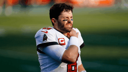 Baker Mayfield suffers left shoulder injury on Sunday Night Football, returns to game vs. Rams