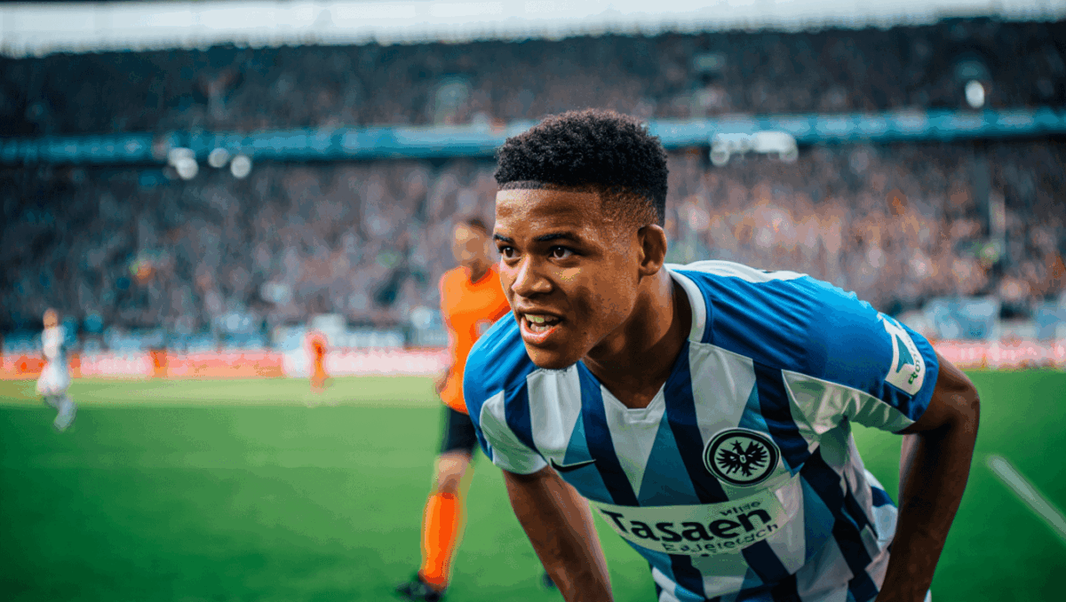 Eintracht Frankfurt faces Wolfsburg in crucial Bundesliga clash as Frankfurt seeks to extend winning streak