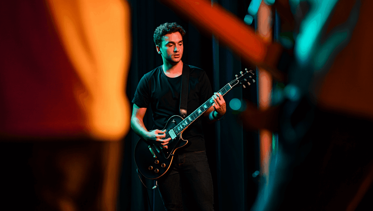 Mk.gee makes SNL debut with Bill Burr, rising guitarist praised by Eric Clapton