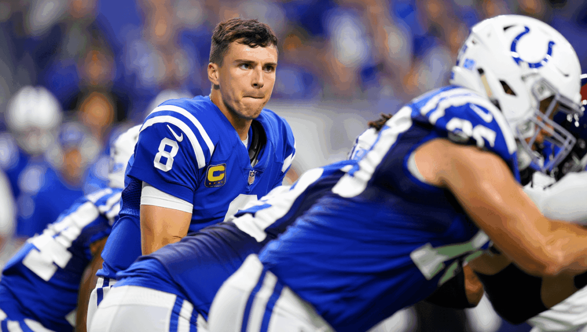 Daniel Jones' fractured fibula won't stop him from playing today against Texans