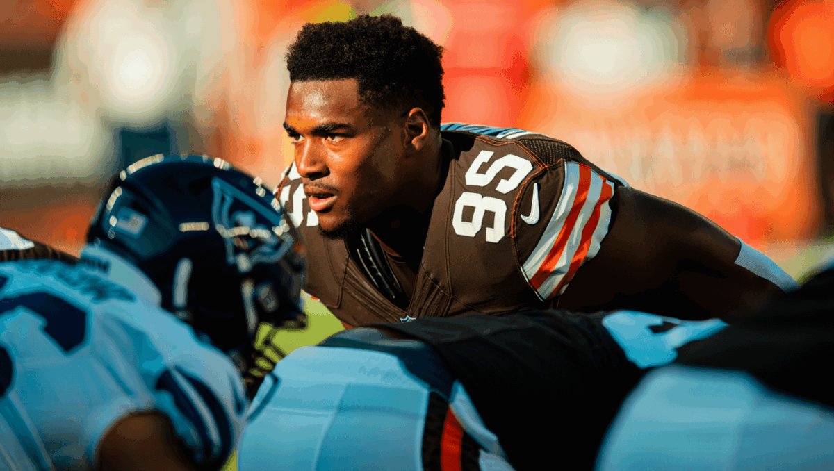 Sack record nfl: Myles Garrett breaks Browns mark with 17, eyes Strahan's 22.5