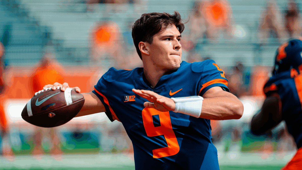 Illinois favored over Wisconsin with 7-3 record vs reeling Badgers' 3-7 season