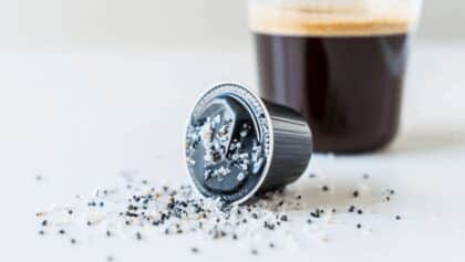 Un estudio alerta sobre la posible presencia de microplásticos en cápsulas de café: cómo evitarlo