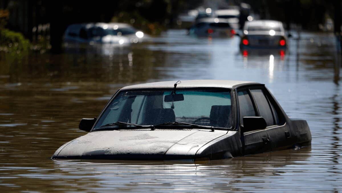 Temporal en el AMBA: qué hacer si tu auto quedó bajo el agua y cómo reclamar al seguro
