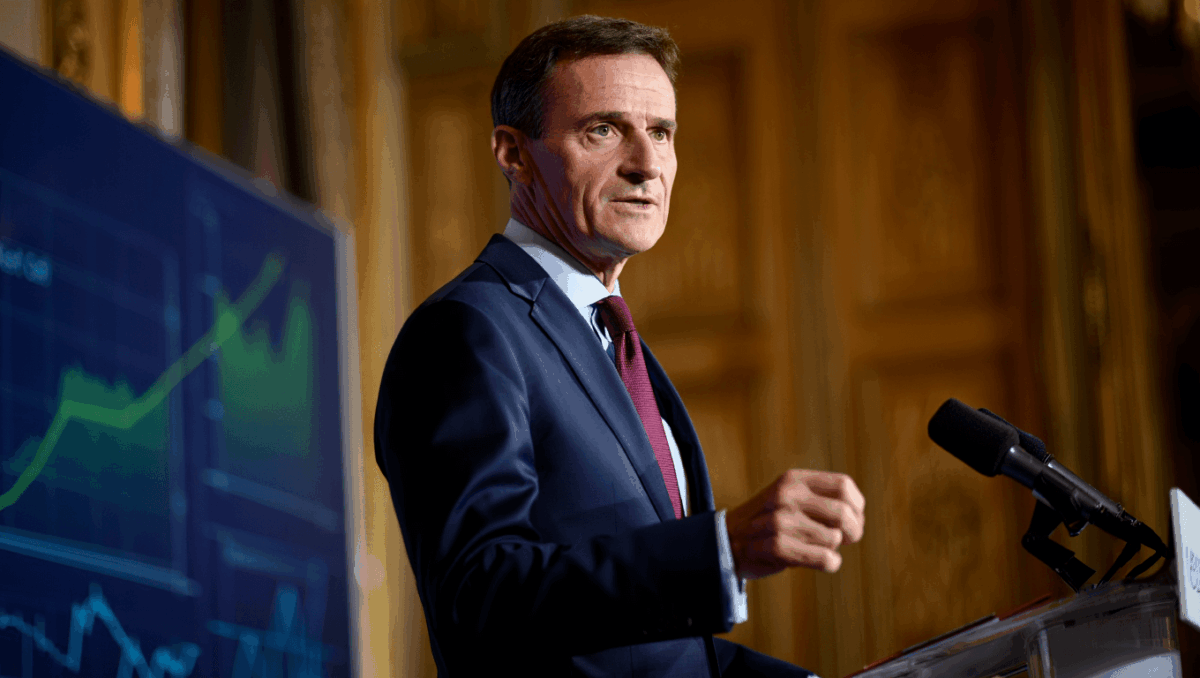 French economy set to exceed government forecast with 0.8% growth, strongest year-end surge