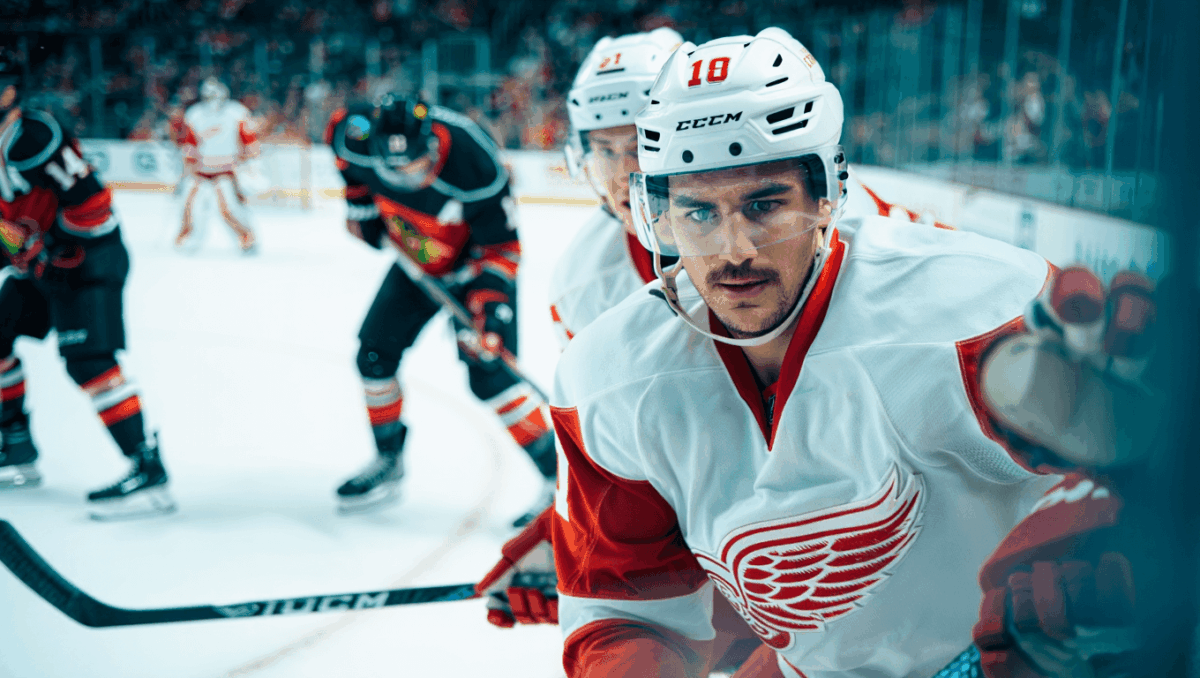 Red Wings face Blackhawks in Chicago tonight as Detroit seeks to snap road struggles