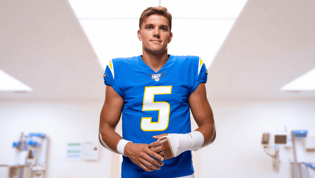 Justin Herbert expected to play tonight vs Eagles on Monday Night Football despite hand surgery