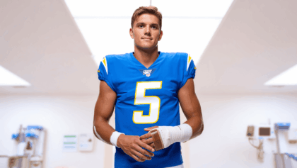 Justin Herbert expected to play tonight vs Eagles on Monday Night Football despite hand surgery