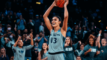 UC Davis scores 18-point fourth quarter run to stun Hawaii 68-63 in Big West opener