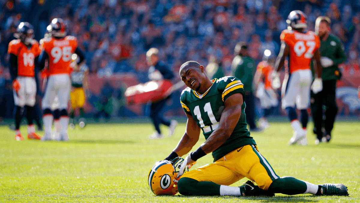 Packers injury report reveals Micah Parsons suffers non-contact knee injury vs Broncos, Watson exits game