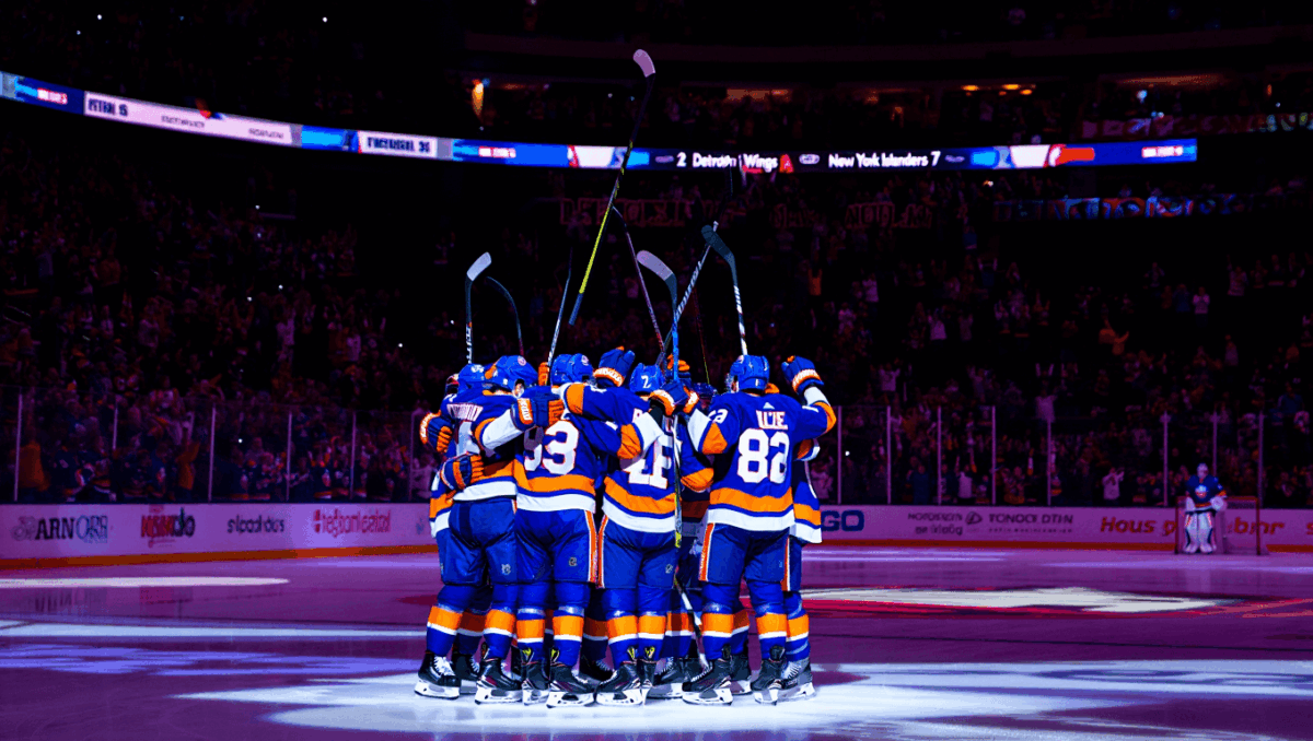 Islanders crush Red Wings 7-2 today, dominate in lopsided matchup