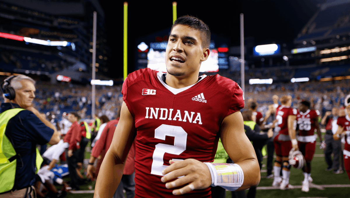 Mendoza shakes off scary chest hit, returns to lead No. 2 Indiana in Big Ten championship game vs Ohio State
