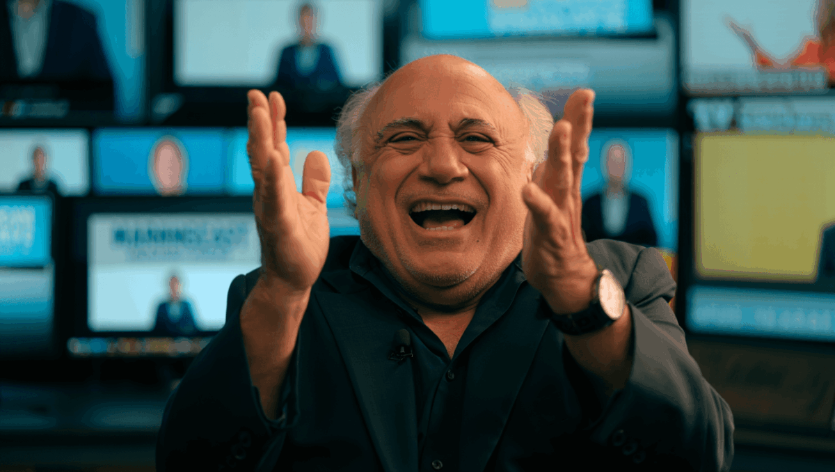 manningcast brought Danny DeVito last night — wait until you hear his reaction to Giants-Patriots highlights