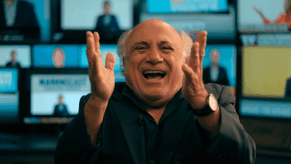 manningcast brought Danny DeVito last night — wait until you hear his reaction to Giants-Patriots highlights