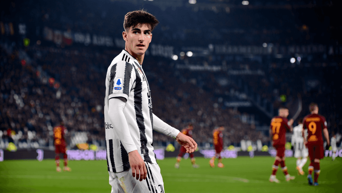 Juventus vs Roma clashes tonight in Serie A showdown, both teams battle for crucial points