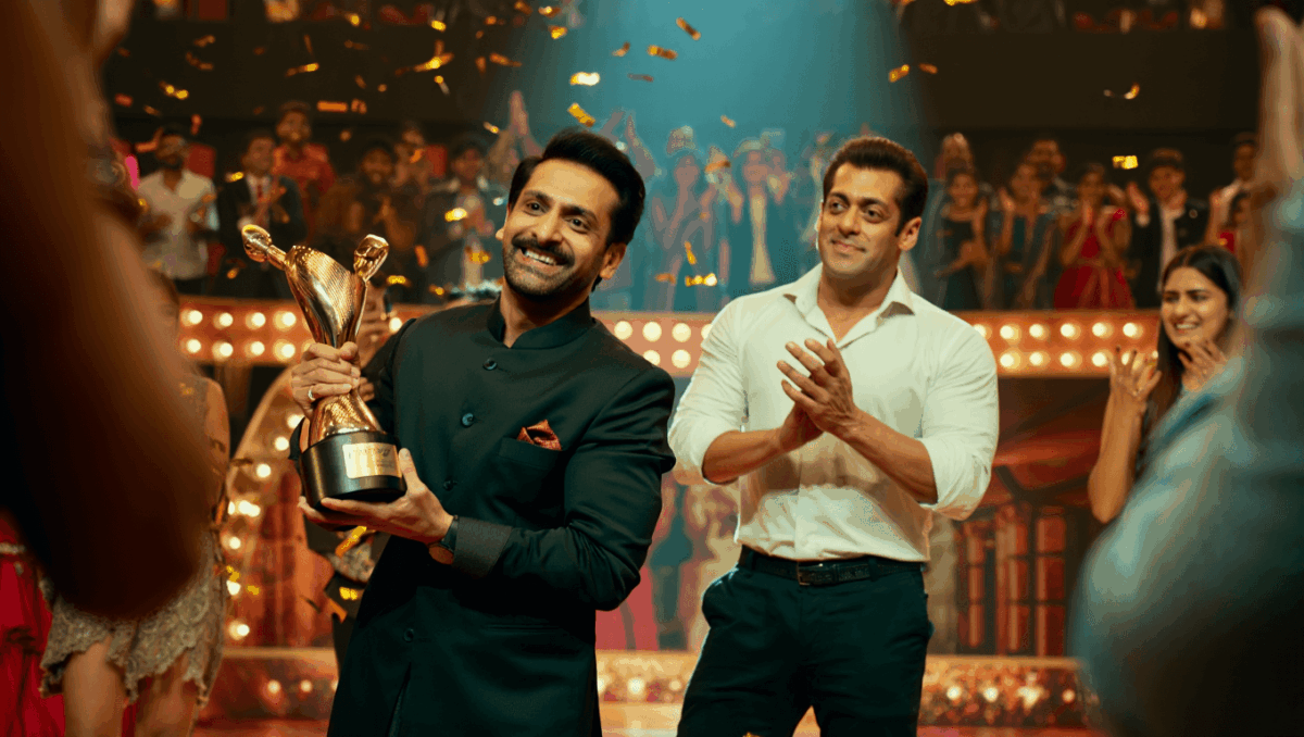 Bigg Boss 19 crowns Gaurav Khanna as winner, beats Farrhana Bhatt to lift trophy and ₹50 lakh prize