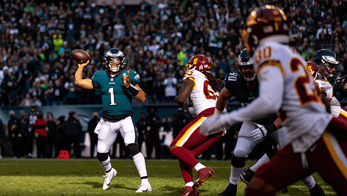 Eagles beat Commanders 29-18 tonight, clinch repeat NFC East title with dominant defense