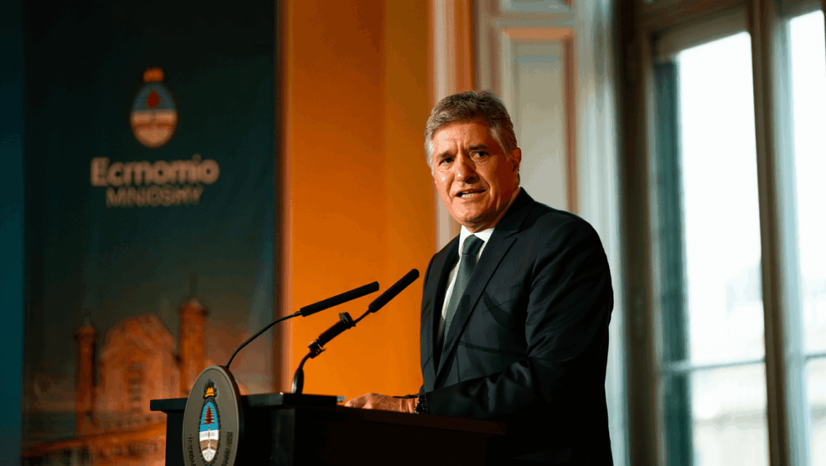 Argentina unveils dollar bond tender today, Milei seeks return to capital markets