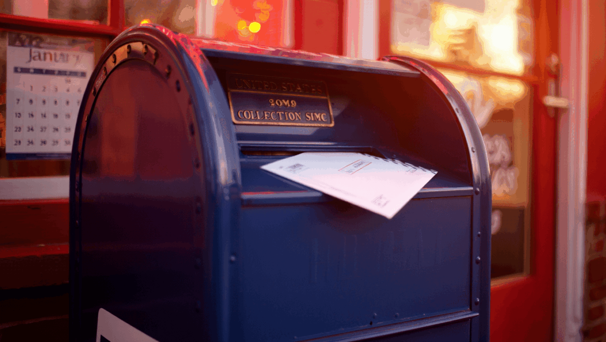 Does USPS deliver on Christmas Eve? Yes, but check your local post office hours first