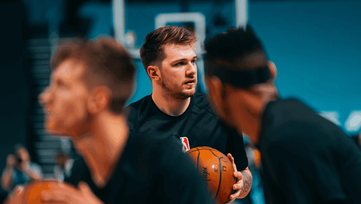 Mavericks face Warriors on Christmas Day with playoff-positioning stakes on the line at Chase Center