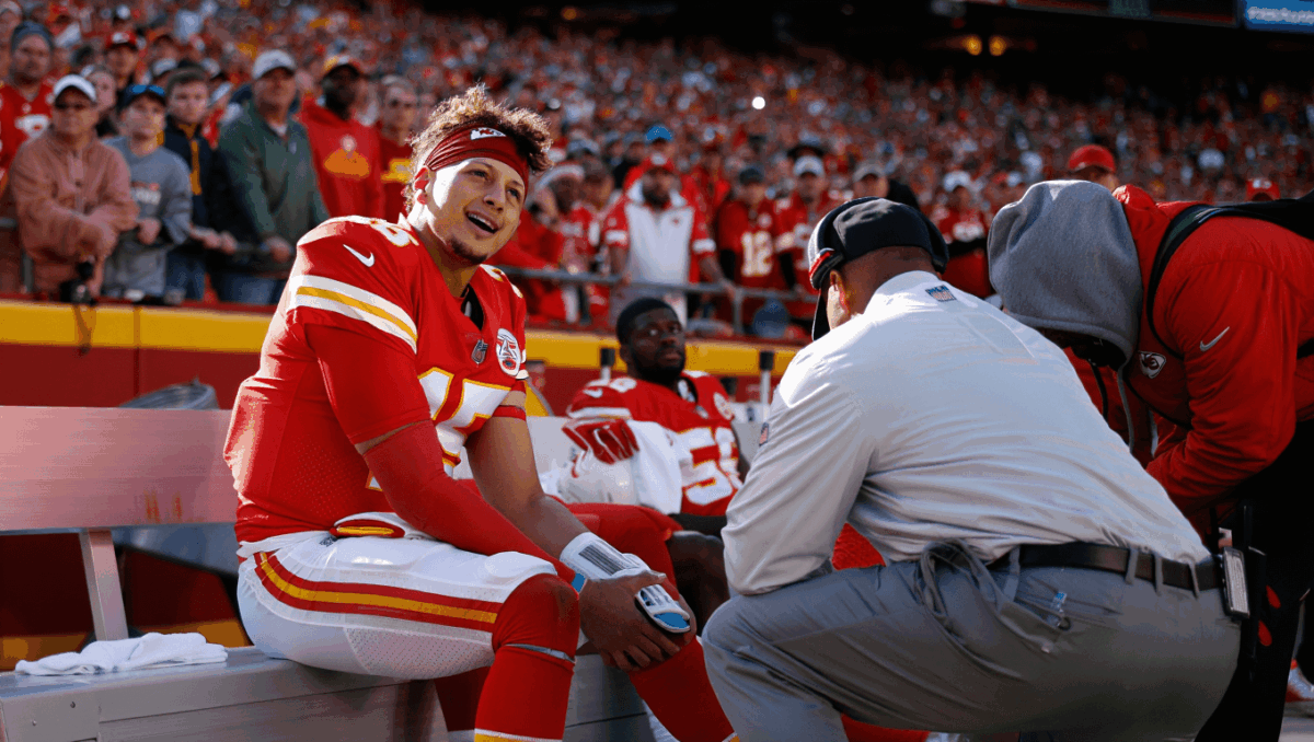 Patrick Mahomes stats show mixed outing as Chargers beat Chiefs 16-13, eliminating Kansas City from playoffs