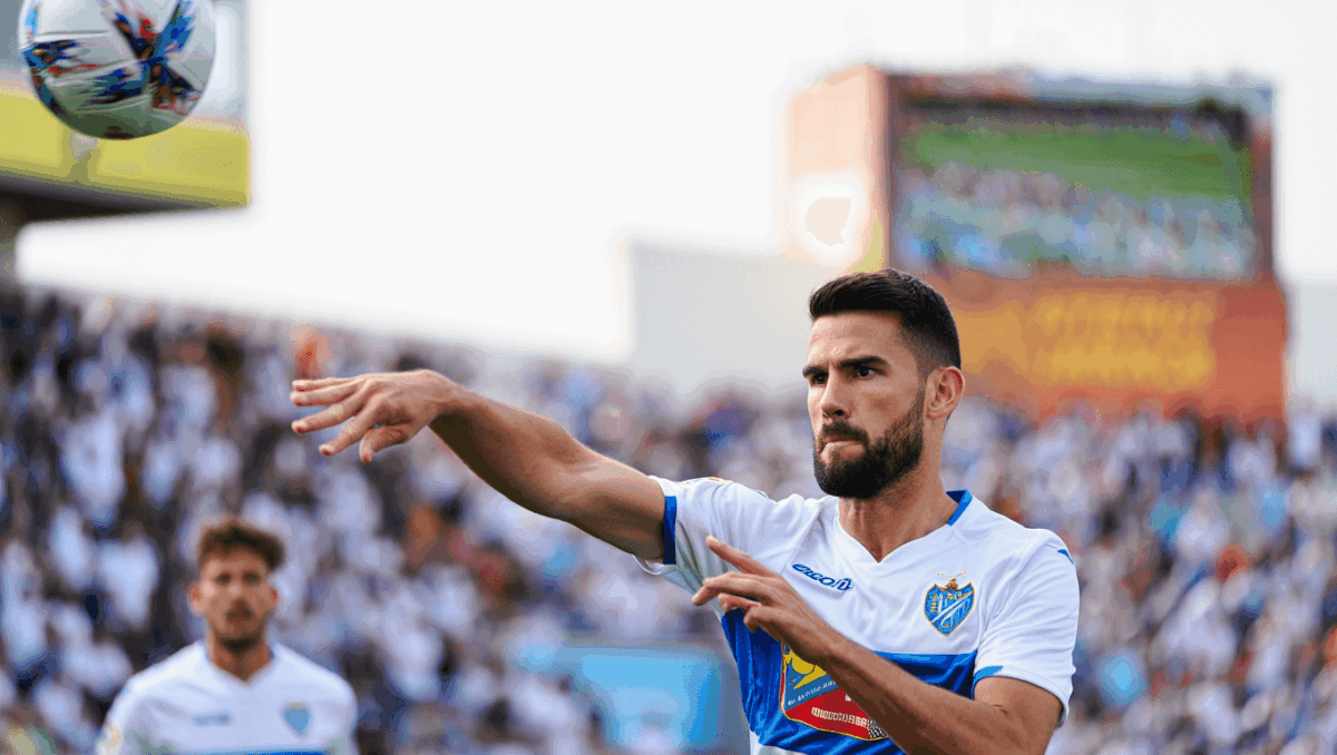 Elche C. F. faces Girona in crucial LaLiga clash as both teams battle for league positioning
