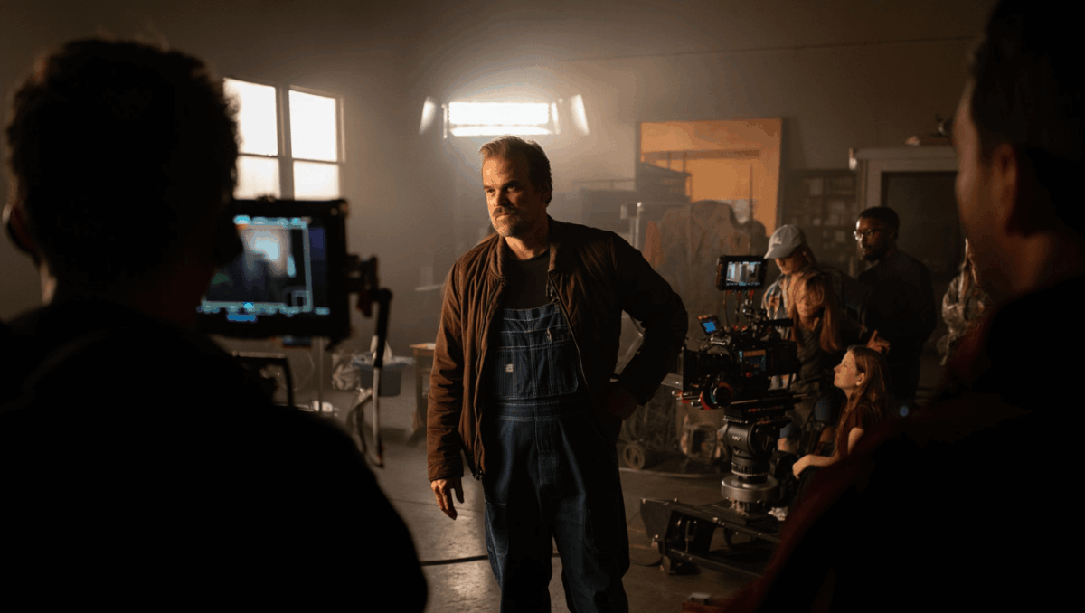David Harbour transforms into unrecognizable true-crime villain for Evil Genius with Courteney Cox