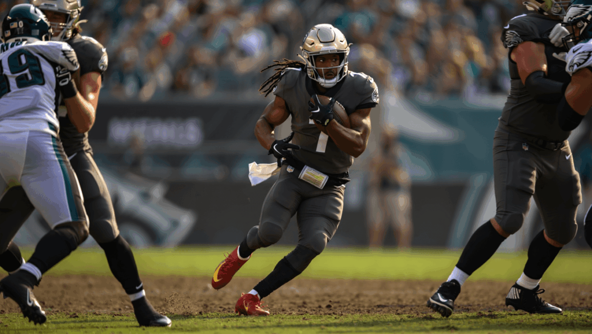 Chris Rodriguez scores late touchdown in Commanders' tough Week 16 loss to Eagles