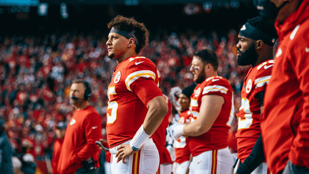 Chiefs lose to Texans 20-10, playoff chances plummet to 15% after AFC West dynasty ends