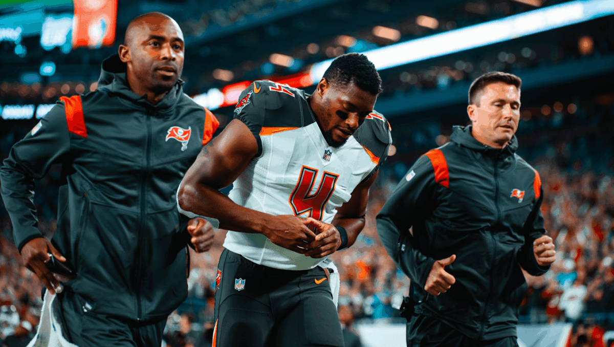 Bucky Irving suffers new injury during Week 14 game vs. Saints, limps off field today