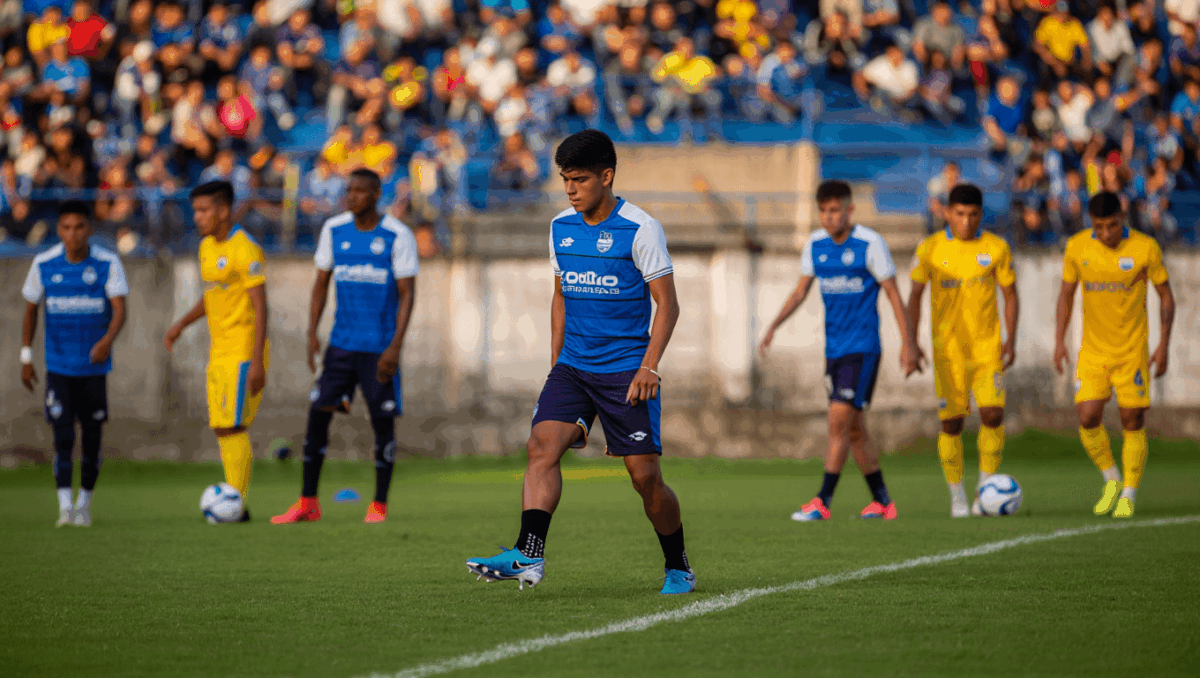 LDU Quito clashes with U. Católica tonight in crucial Liga Pro showdown, both teams chase playoff positioning