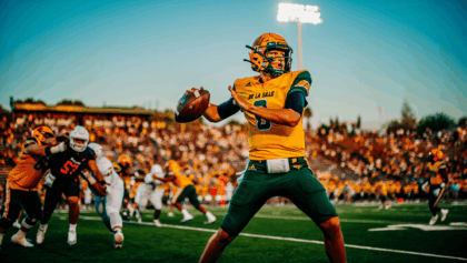 De La Salle faces Santa Margarita tonight in CIF Open Division state championship final, undefeated Spartans seek Gold