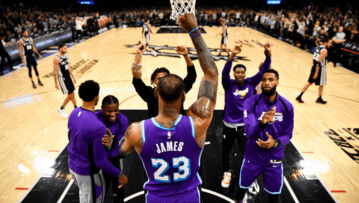 Lakers beat Spurs 118-116 in tight Emirates Cup quarterfinal, stars lead comeback win