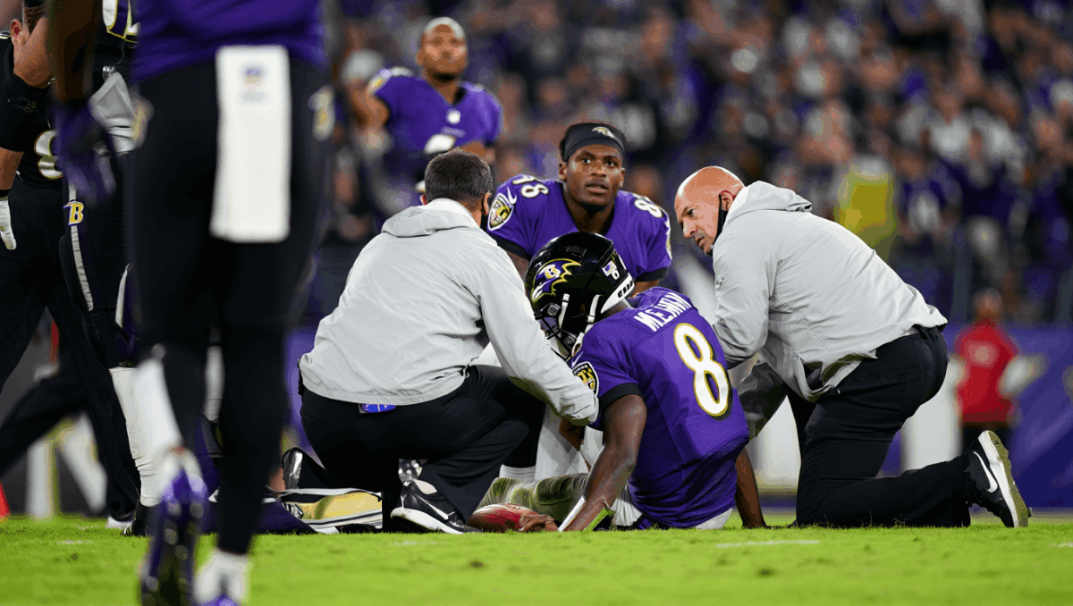 Lamar Jackson leaves game with back injury, questionable to return vs. Patriots on SNF