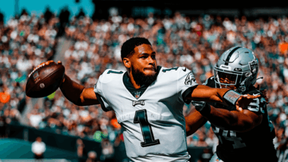 Football scores today: Eagles dominate Raiders 31-0 in blowout, Bills edge Patriots 35-31